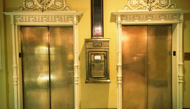 Дверь на полу